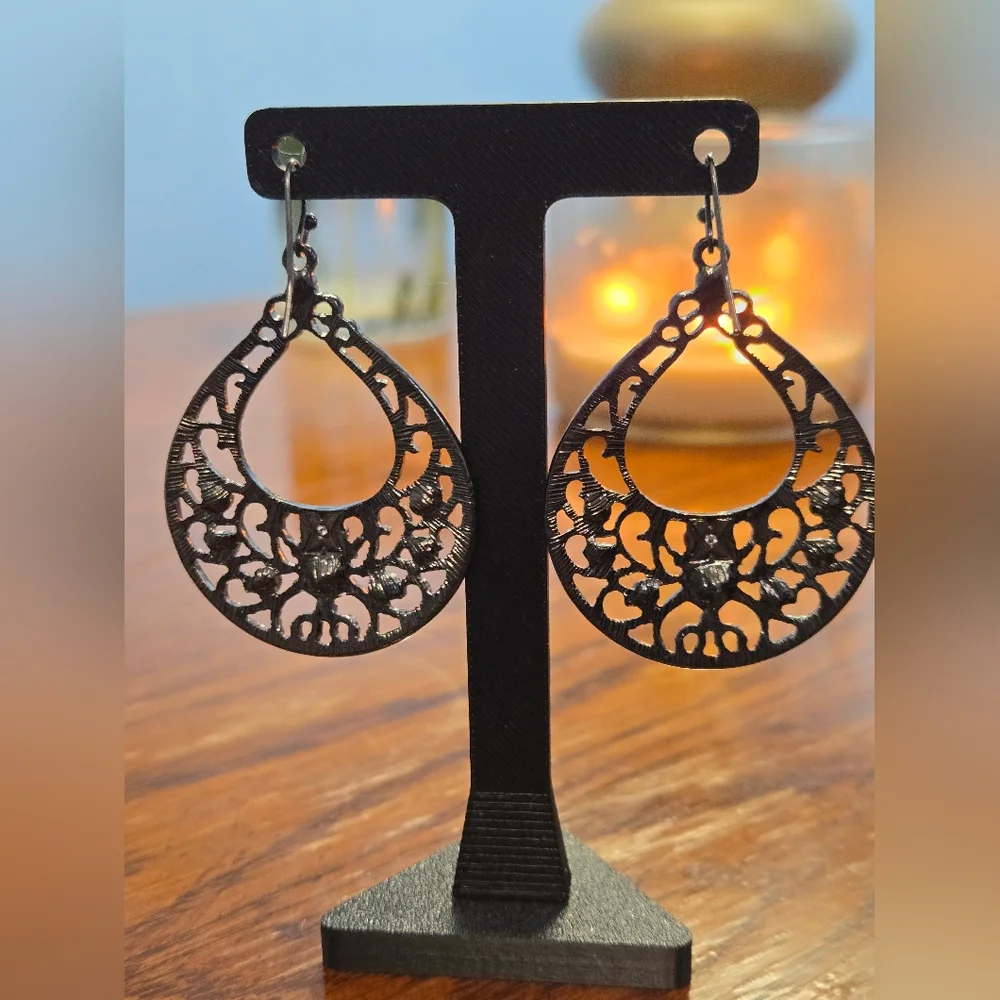 Chic Black Filigree Teardrop Earrings‎